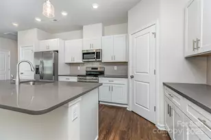 2055 Sadler Woods Ln, Charlotte, NC 28214 - Photo 5