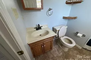 1616 Lazenby St, Newton, NC 28658 - Photo 9