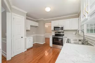 7114 Kinsmore Ln, Charlotte, NC 28269 - Photo 9