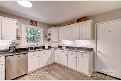 110 Spring Path, Hendersonville, NC 28739 - Photo 11