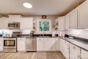 110 Spring Path, Hendersonville, NC 28739 - Photo 5