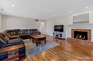 410 Golf View Condo Ln, Hendersonville, NC 28739 - Photo 3