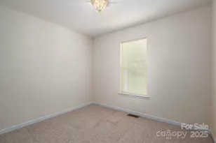 210 Linville Ct, Bessemer City, NC 28016 - Photo 9