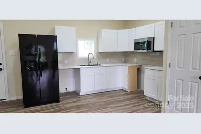 306 E Ratchford Avenue, Gastonia, NC 28054 - Photo 3