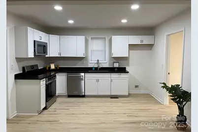 39 E White Street, Chester, SC 29706 - Photo 5