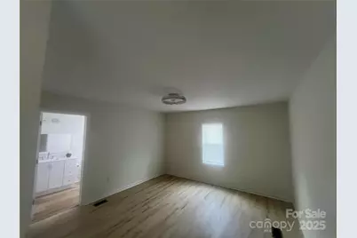 39 E White Street, Chester, SC 29706 - Photo 9