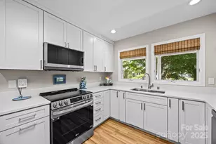 123 Carriage Walk Ln, Hendersonville, NC 28791 - Photo 9