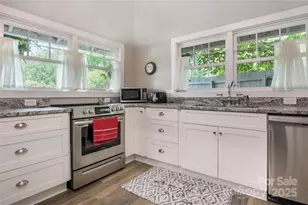 22 Moore Cir, Black Mountain, NC 28711 - Photo 9