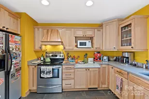 23 Hunting Ldg Dr, Black Mountain, NC 28711 - Photo 11