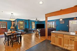 23 Hunting Ldg Dr, Black Mountain, NC 28711 - Photo 9