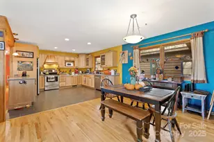 23 Hunting Ldg Dr, Black Mountain, NC 28711 - Photo 7