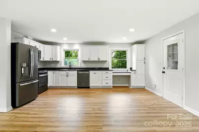 1837 6th Avenue NW, Hickory, NC 28601 - Photo 11