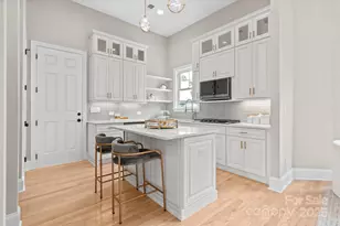 4015 Randolph Rd, Charlotte, NC 28211 - Photo 3