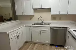 5864 Harris Grove Ln, Charlotte, NC 28212 - Photo 5