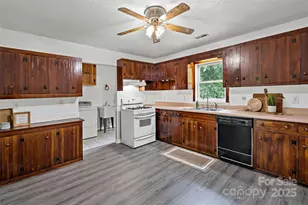 2526 Hankins Rd, Marion, NC 28752 - Photo 9