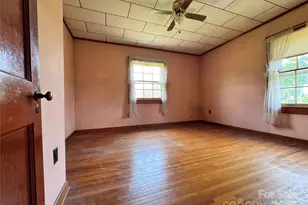 130 N 1st St, Franklin, NC 28734 - Photo 37