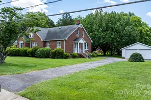 1520 21st Ave NE, Hickory, NC 28601 - Photo 3