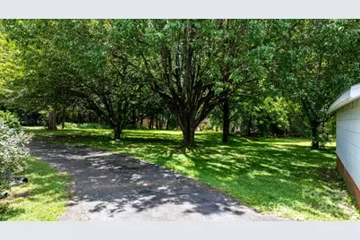 1520 21st Avenue NE, Hickory, NC 28601 - Photo 9