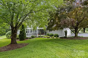 104 Overlook Dr, Flat Rock, NC 28731 - Photo 1