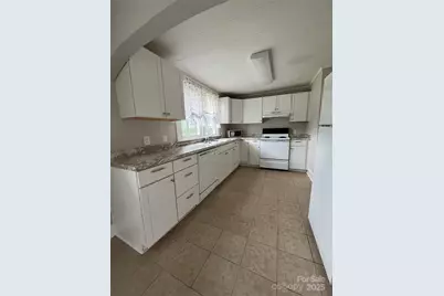 628 Main Street S, Jonesville, NC 29353 - Photo 3