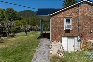 1424 Bear Creek Rd, Bakersville, NC 28705 - Photo 35