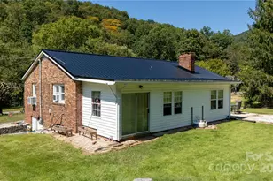 1424 Bear Creek Rd, Bakersville, NC 28705 - Photo 35