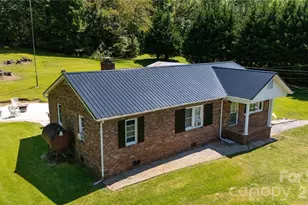 1424 Bear Creek Rd, Bakersville, NC 28705 - Photo 29