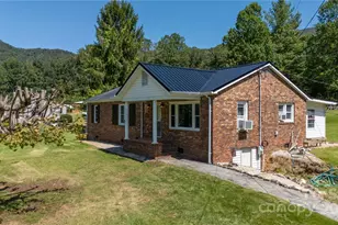 1424 Bear Creek Rd, Bakersville, NC 28705 - Photo 3
