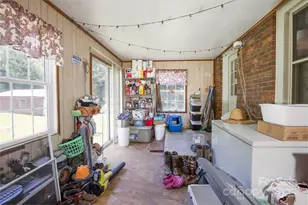 1424 Bear Creek Rd, Bakersville, NC 28705 - Photo 17