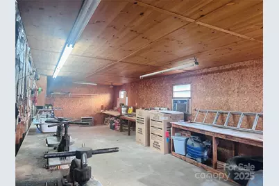 2202 16th Avenue NE, Hickory, NC 28601 - Photo 3