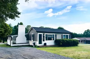 2202 16th Ave NE, Hickory, NC 28601 - Photo 1