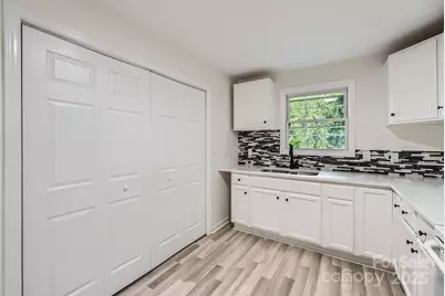 1224 E Woodlawn Road, Charlotte, NC 28209 - Photo 11