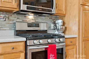 887 Living Waters Dr, Great Falls, SC 29055 - Photo 9