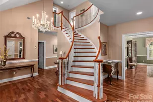 842 Rickel Dr, Hendersonville, NC 28739 - Photo 3