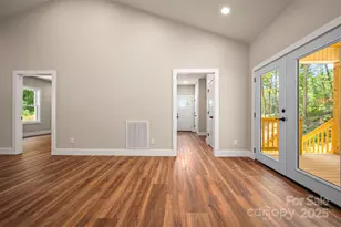 19 Keene St, Hendersonville, NC 28792 - Photo 15