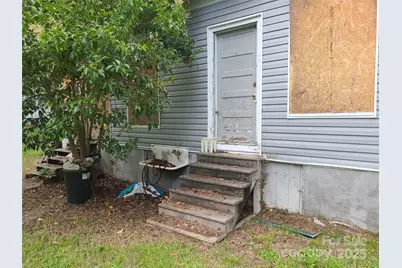 205 W 1st Street, Lowell, NC 28098 - Photo 5