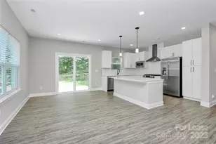 911 Yellowstone Dr, Charlotte, NC 28208 - Photo 9