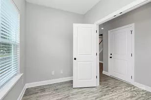 911 Yellowstone Dr, Charlotte, NC 28208 - Photo 5