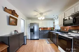 7109 Edgefield Ct, Matthews, NC 28104 - Photo 11