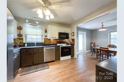 7109 Edgefield Court, Matthews, NC 28104 - Photo 9