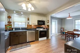 7109 Edgefield Ct, Matthews, NC 28104 - Photo 9