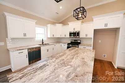 4940 Southview Drive, Hickory, NC 28602 - Photo 7