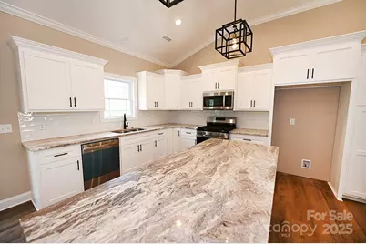 4940 Southview Drive, Hickory, NC 28602 - Photo 5