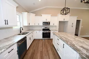 4940 Southview Dr, Hickory, NC 28602 - Photo 7