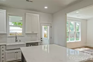 5511 Milhaven Ln, Charlotte, NC 28269 - Photo 7