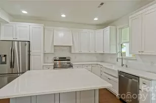 5511 Milhaven Ln, Charlotte, NC 28269 - Photo 3