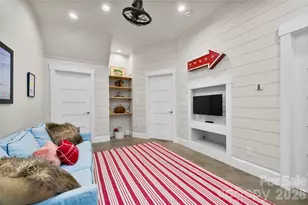 195 Jordan St, Hendersonville, NC 28739 - Photo 25