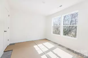 126 E Bell St, Statesville, NC 28677 - Photo 17