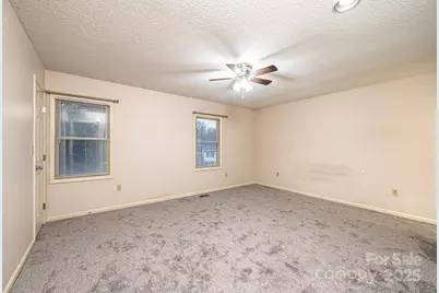 709 21st Avenue NE, Hickory, NC 28601 - Photo 33