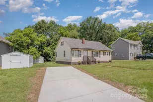 202 S Pinchback Ave, Bessemer City, NC 28016 - Photo 1